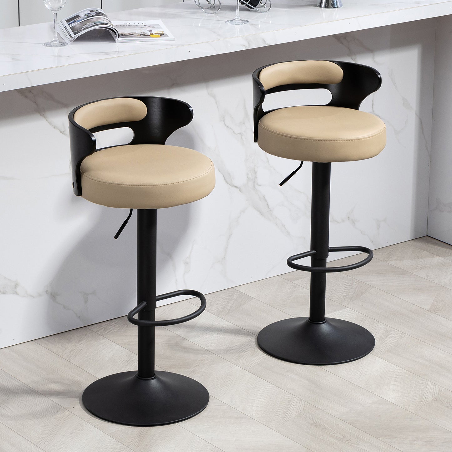 Juego de 2 Taburetes de Bar Banco de Barra de Cocina Giratorio y Ajustable Asiento de PVC Respaldo de Madera Curvado Apto para Desayuno Comedor Isla de Cocina (Negro+beige)